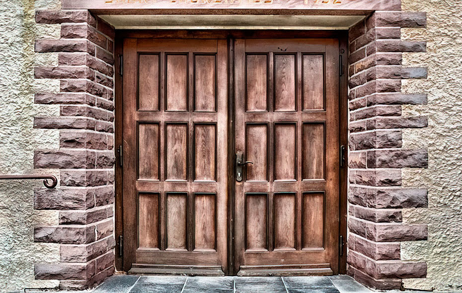 ¿Conoces las puertas de madera antiguas más famosas?